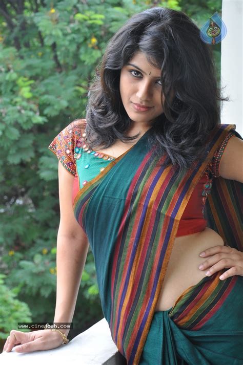 Hot Ponnu (@hotponnu) .